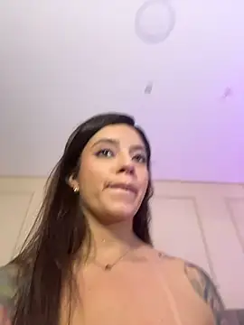 XXX chat uživo modela cami_saen