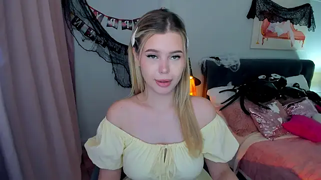 FollowLovee Adlı Modelin Canlı XXX Sohbeti
