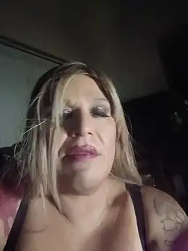 הופעת וובקאם של deedeedoll82222