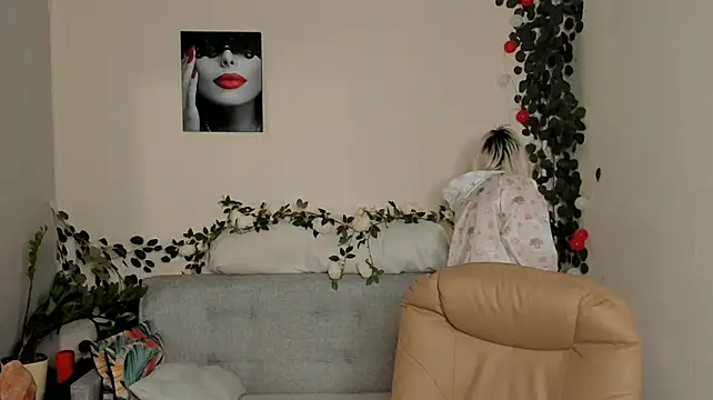 XXX chat uživo modela White__SunnyLove