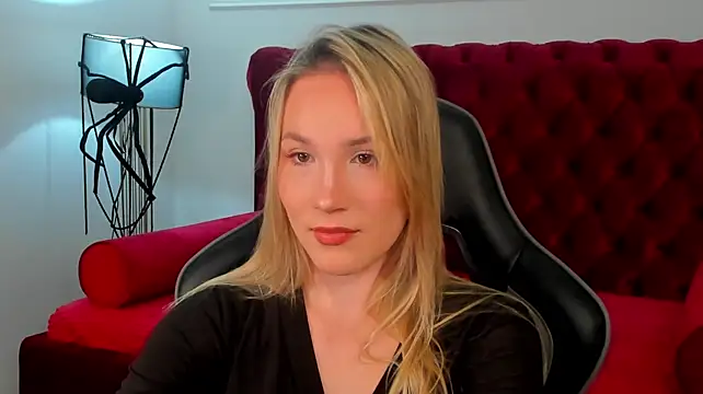 ElaraVoltage's Live XXX Chat