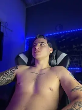 keiler_suxrez's Live XXX Chat