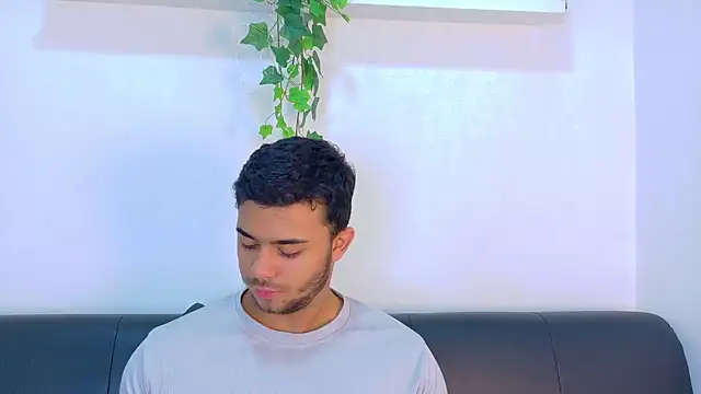 دردشة TylerWest_ الجنسية المباشرة