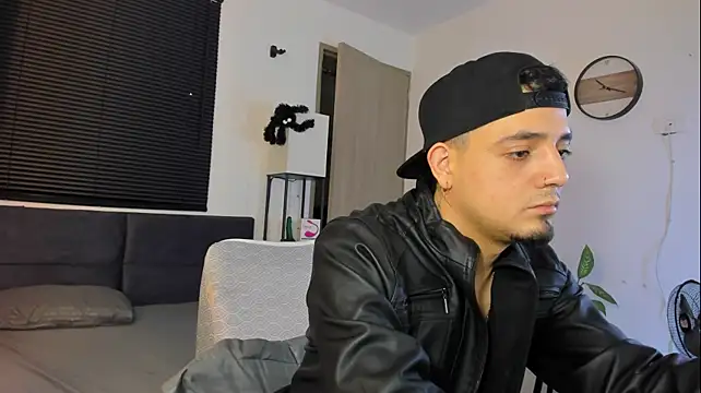 alejandro_calderon1's Live XXX Chat