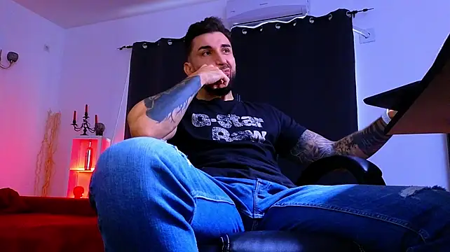 MightyAaron66 XXX чат на живо
