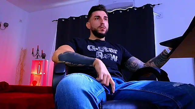 MightyAaron66 Adlı Modelin Canlı XXX Sohbeti