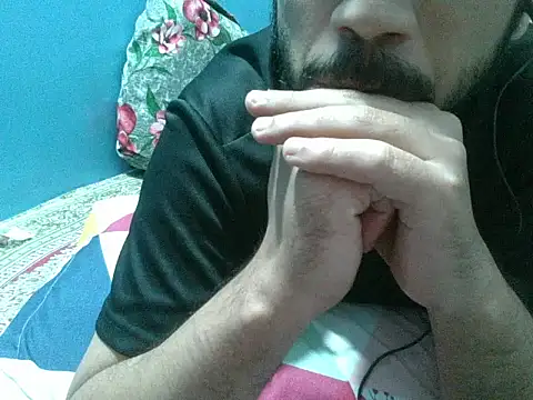 Precumboner élő XXX-chatje