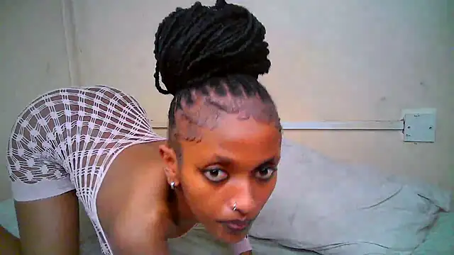 Qute_nimple Chat XXX in diretta
