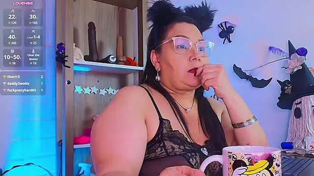 Chatroom XXX en direct de EllenaBoobs_