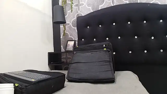 Chris_Dick23 élő XXX-chatje