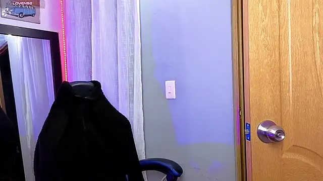 Veronica_111's Live XXX Chat