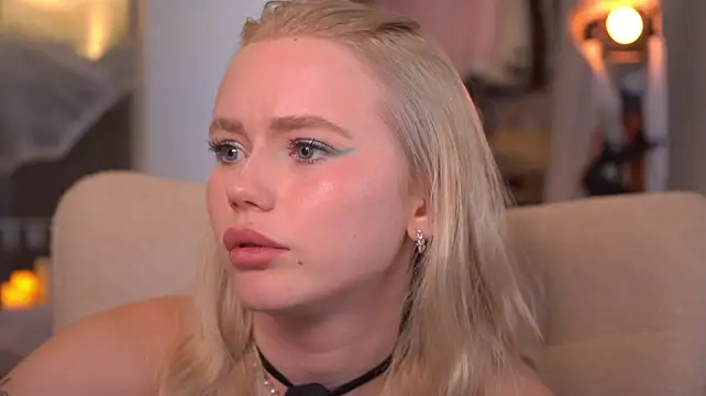 XXX chat uživo modela LexieLoree
