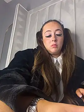 BrunetteBarbieXx_ live XXX chat