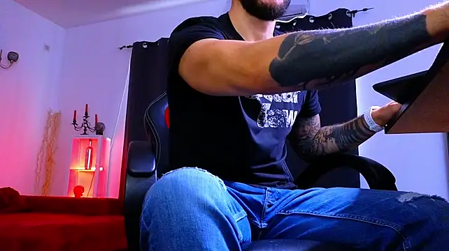 MightyAaron66 লাইভ XXX চ্যাট