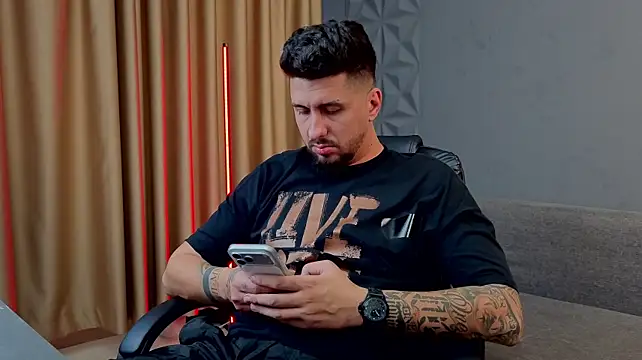 Онлайн чат XXX LoganStroud