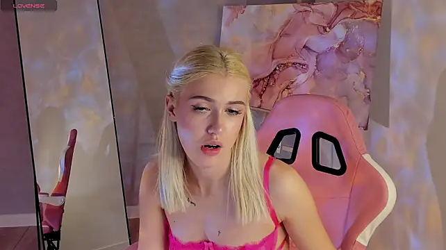 ChloexBarbie: онлайн-секс-чат