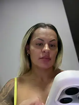 carolinesoliver's Live XXX Chat