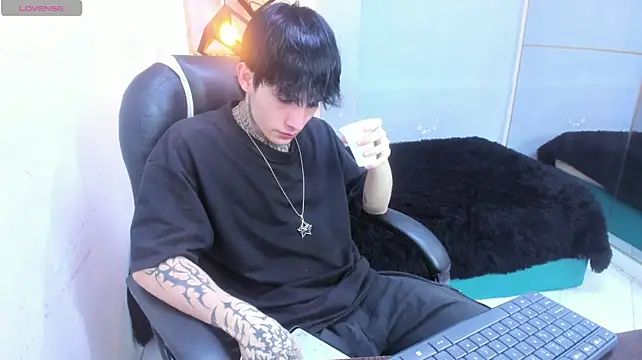 Cry_thereal élő XXX-chatje