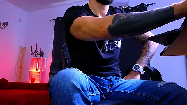 Czat XXX na żywo – MightyAaron66