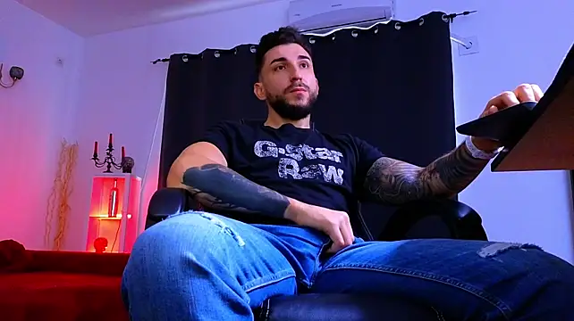 MightyAaron66 Adlı Modelin Canlı XXX Sohbeti
