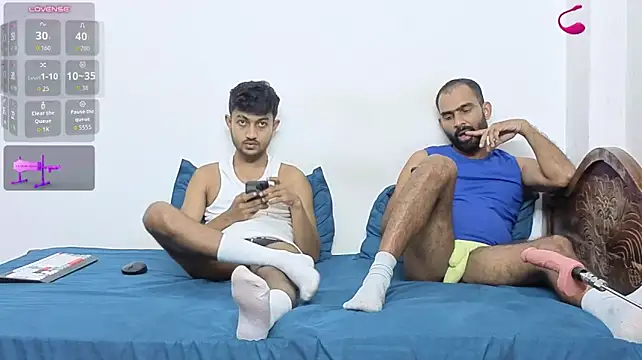 DesiDaddyandSon Adlı Modelin Canlı XXX Sohbeti