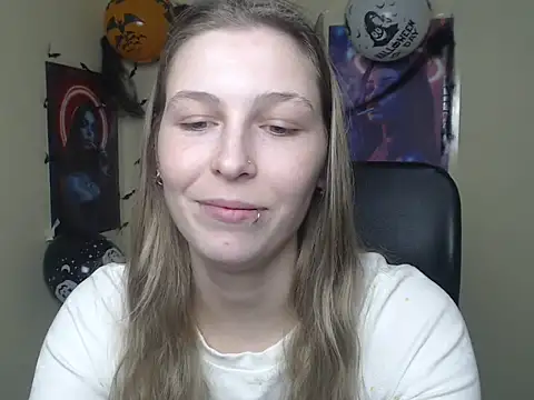 StrangerGi's Live XXX Chat
