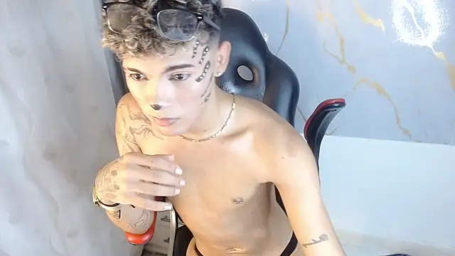 NaimVoss Chat XXX in diretta