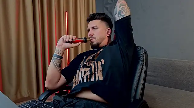 LoganStroud's Live XXX Chat