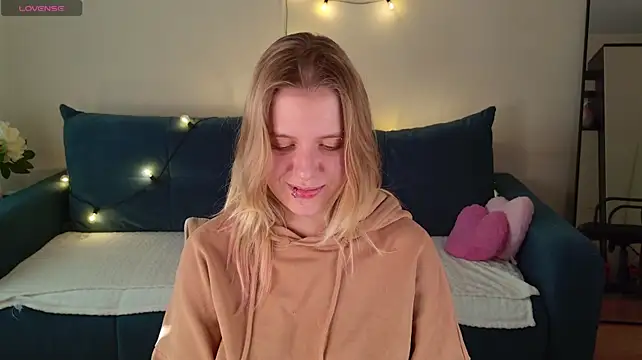 Viki_Charm: онлайн-секс-чат