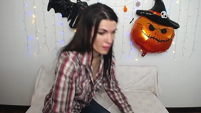 MilaLoona Adlı Modelin Canlı XXX Sohbeti