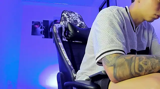 Czat XXX na żywo – eithan_boy_