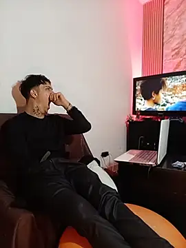 HannibalLester Live XXX-Chat
