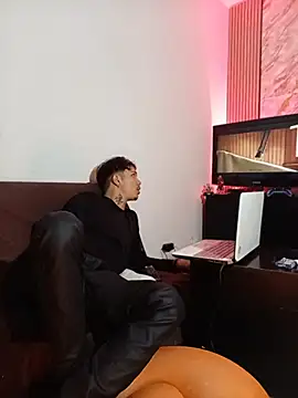 HannibalLester Live XXX-Chat