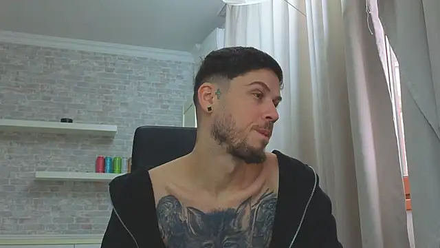 Онлайн чат XXX JonahShaw