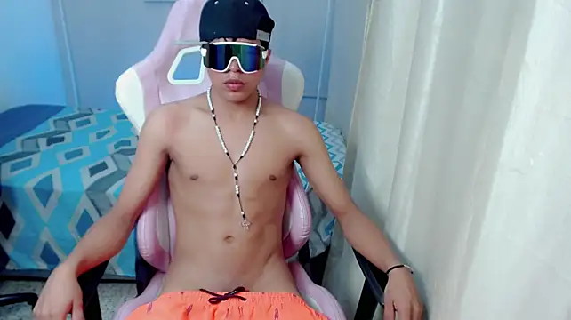 Manuxx2 live XXX chat