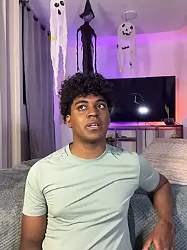Mark_Nico Chat XXX in diretta