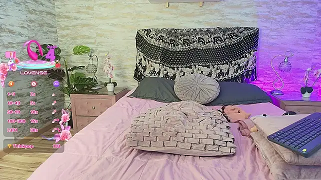 Sasha_Larsen Chat XXX in diretta