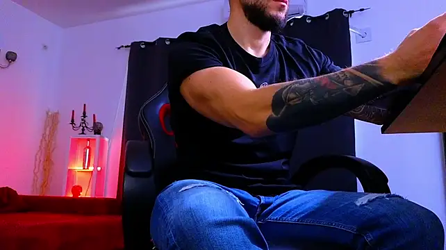 MightyAaron66 XXX чат на живо