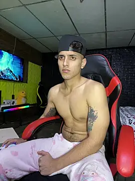 AlessandroAGT Chat XXX in diretta