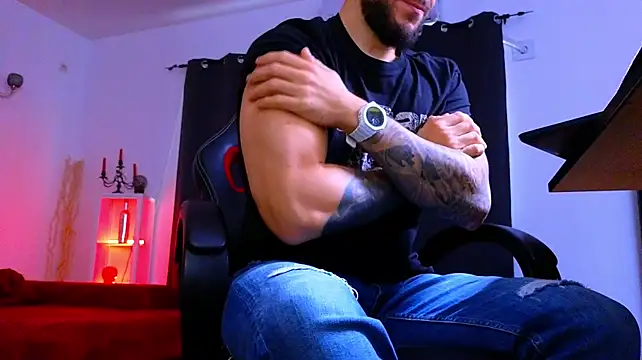 MightyAaron66 Adlı Modelin Canlı XXX Sohbeti