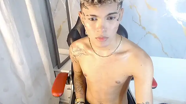 NaimVoss live XXX chat