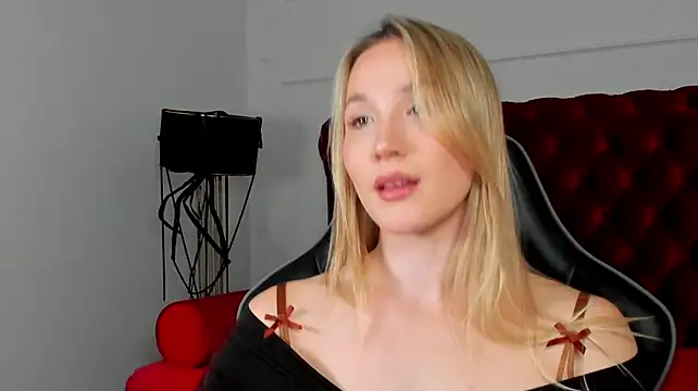 ElaraVoltage XXX чат на живо