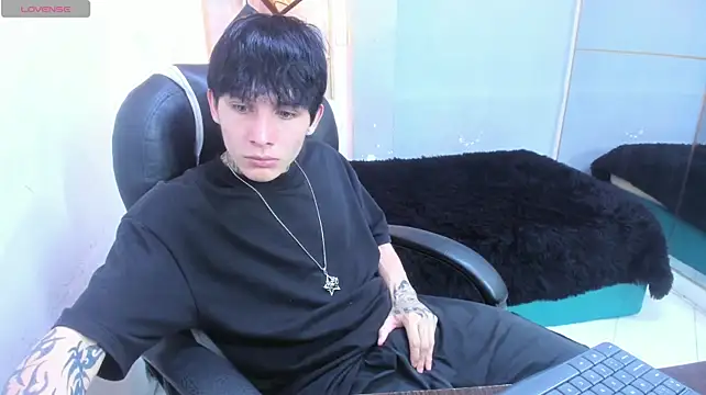 Cry_thereal élő XXX-chatje