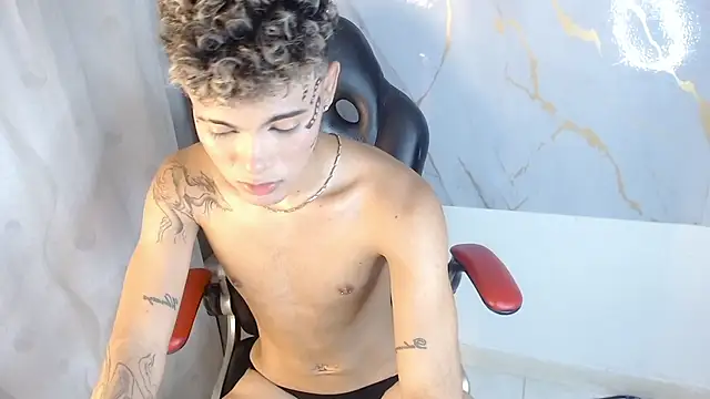 NaimVoss' Live XXX Chat