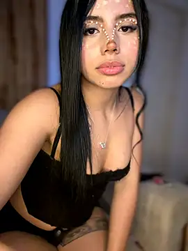 Laura-Khalifa's Live XXX Chat