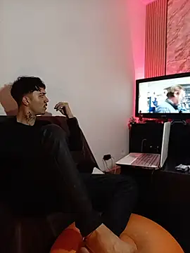 HannibalLester Adlı Modelin Canlı XXX Sohbeti