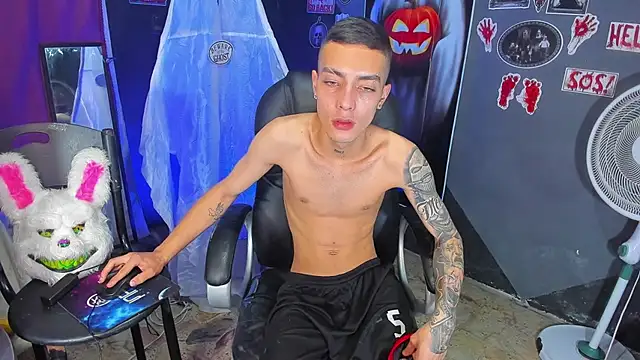 Dereckk_Boy88 Chat XXX in diretta