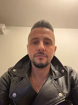 Онлайн чат XXX InsaneMattt