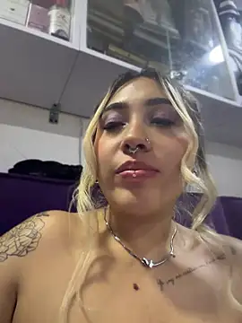 Chatroom XXX en direct de ManuelaVeeleez