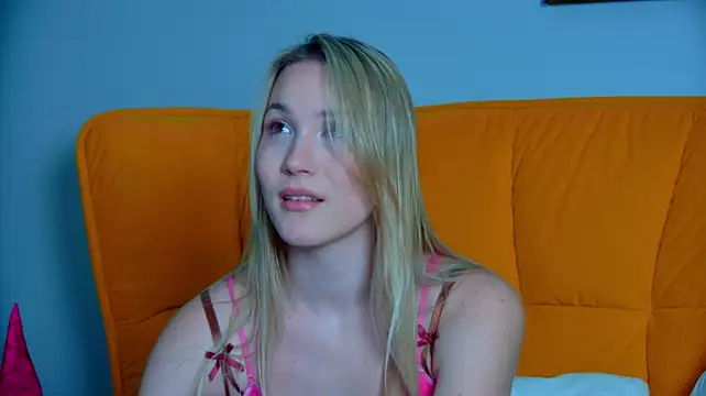 ElaraVoltagen Live XXX chat